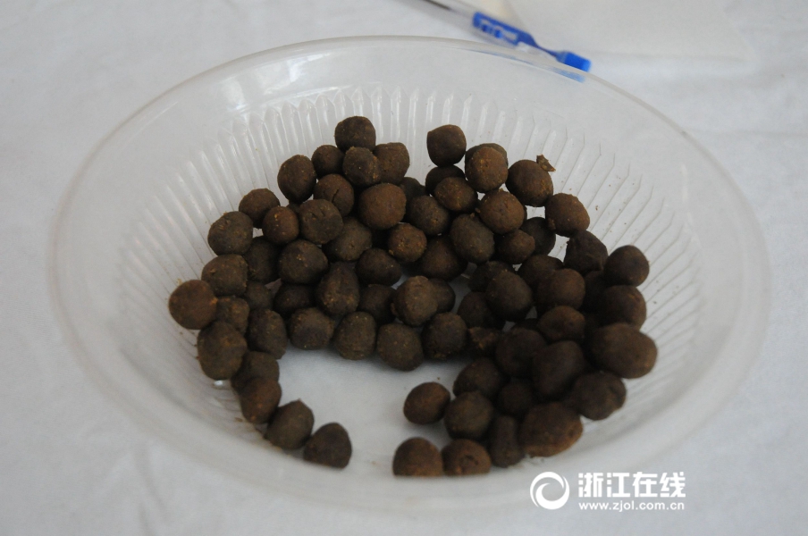 什么都不穿的欧美美女搞黄色网站