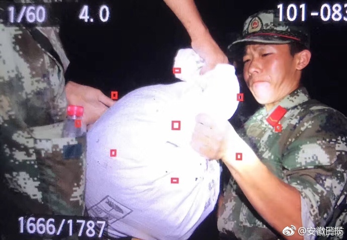 国产黃色A片三級三級婚纱