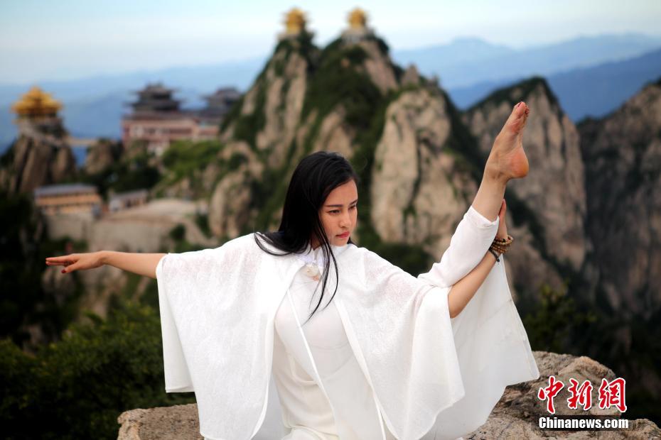 强伦轩一区二区三区四区播放方式