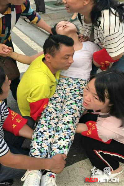 学校女厕撒尿BBBBB