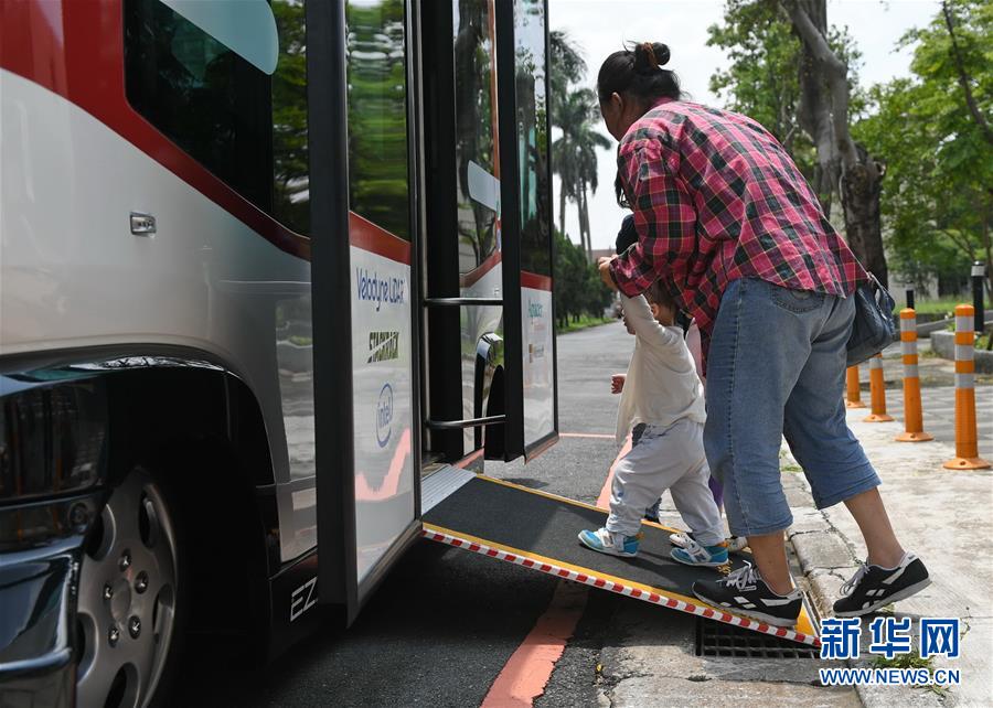 别揉我奶头 啊 嗯h校园体育生
