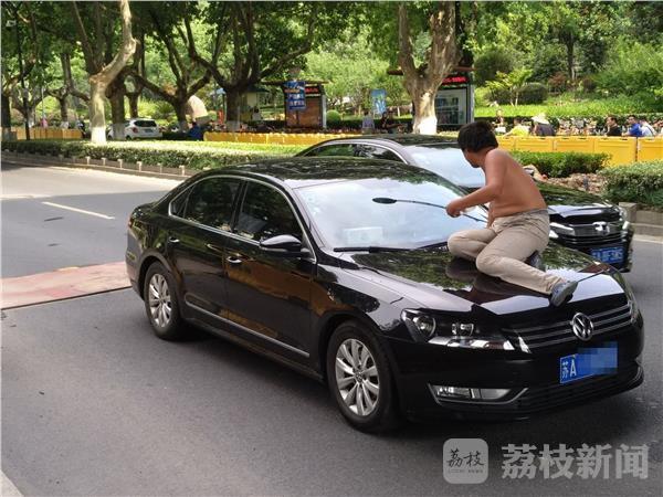 偷偷碰操老逼免费视频