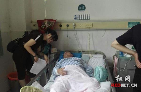 穿扒开 跪着让客人打屁股