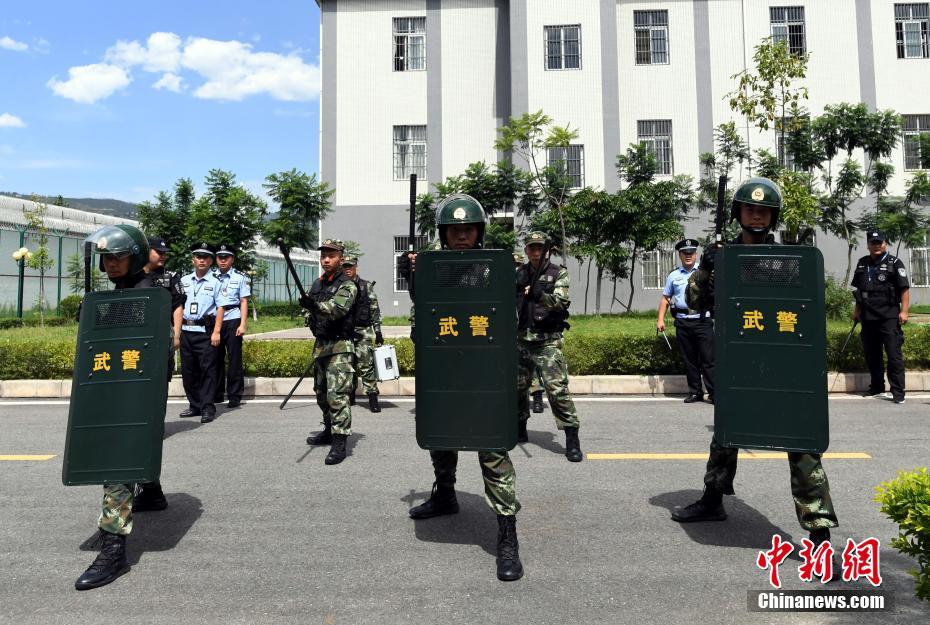 忘穿内裤被同桌C了好爽微博小说