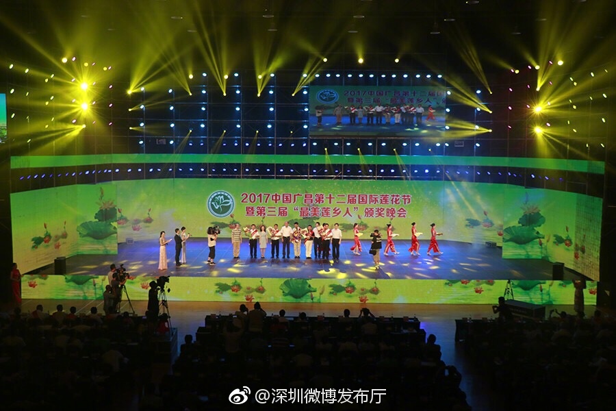 洗澡自拍自慰