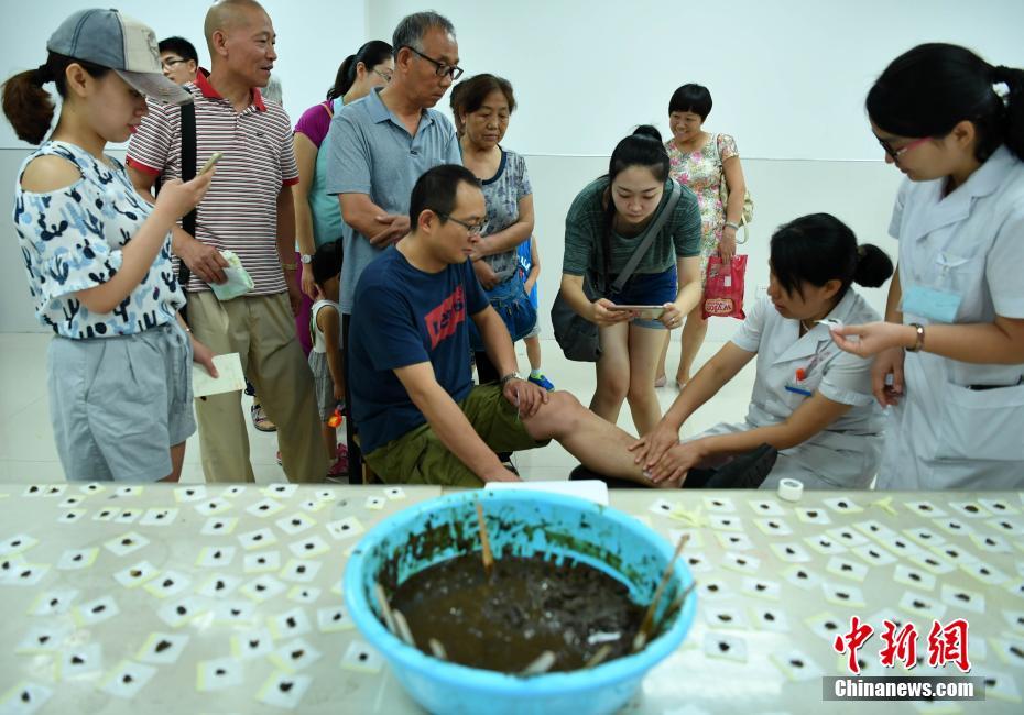 国产一线天粉嫩馒头极品AV