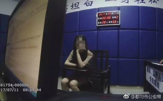 娇妻玩4P被3个男子伺候91