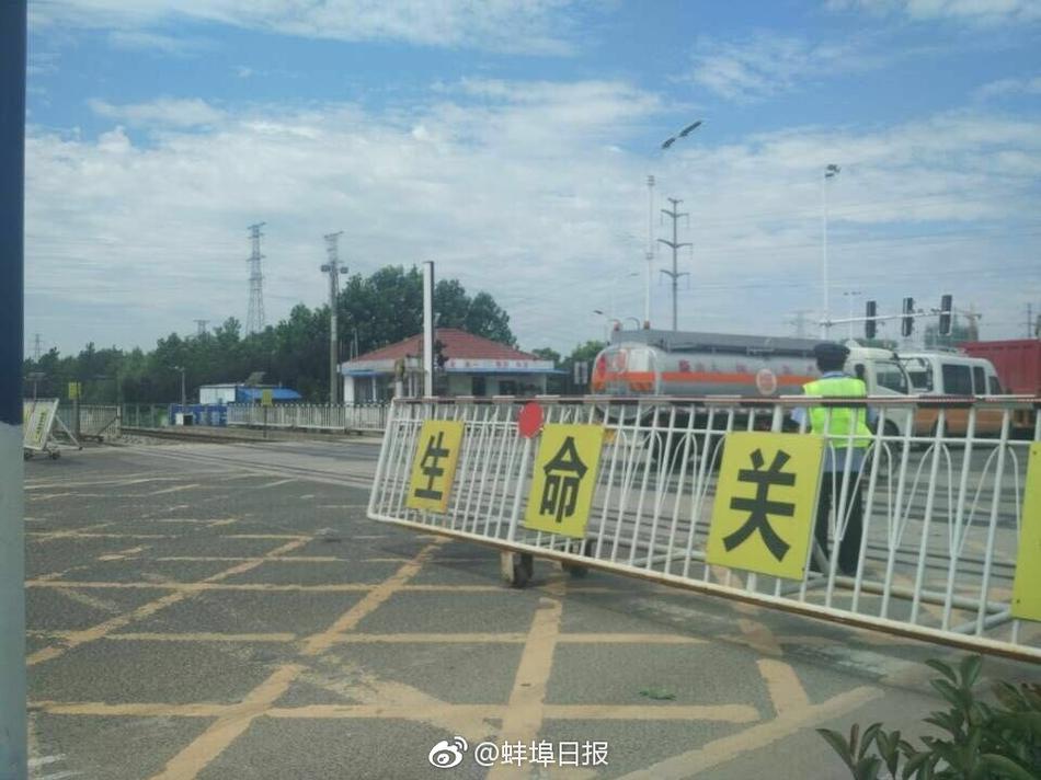 校花扒开 让我   图片