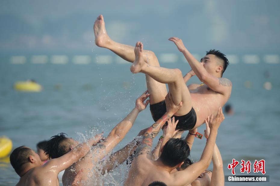 美国三极黄色片