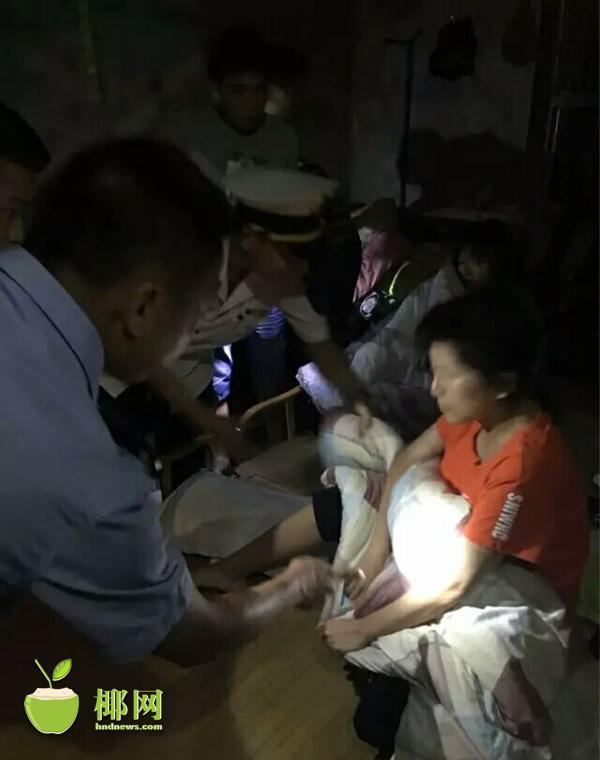 厨房脱岳裙子在后面挺进剧情介绍