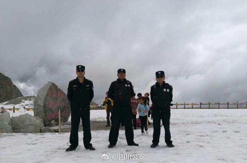 全家群交乱伦电影