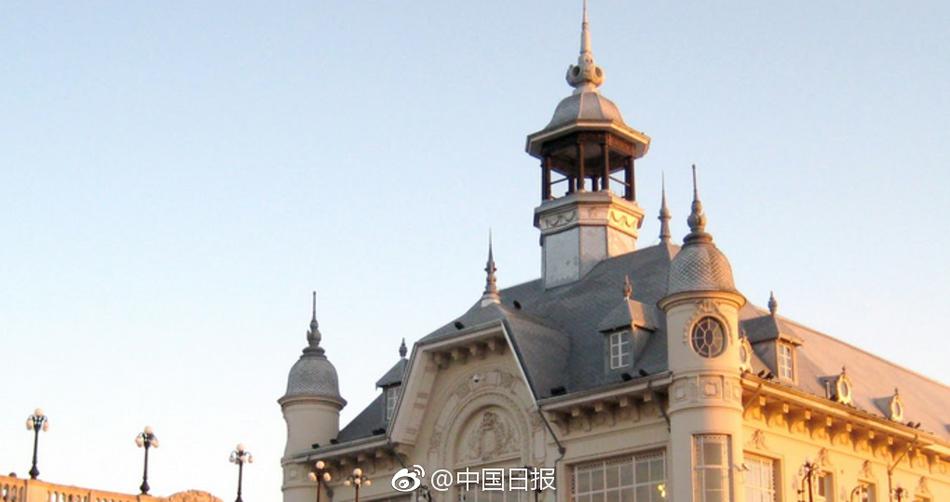 公车上扯掉内裤挺进去