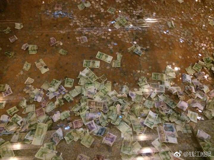 校花 开腿让我爽一夜游戏