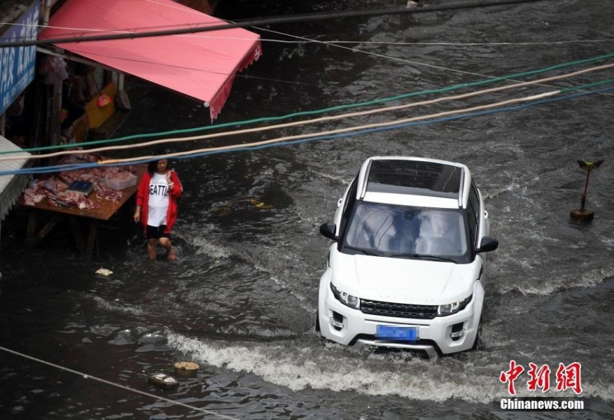 昆明一夜暴雨后进入“看海”模式