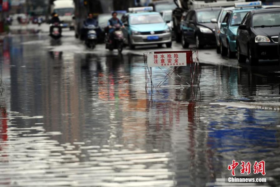 昆明一夜暴雨后进入“看海”模式