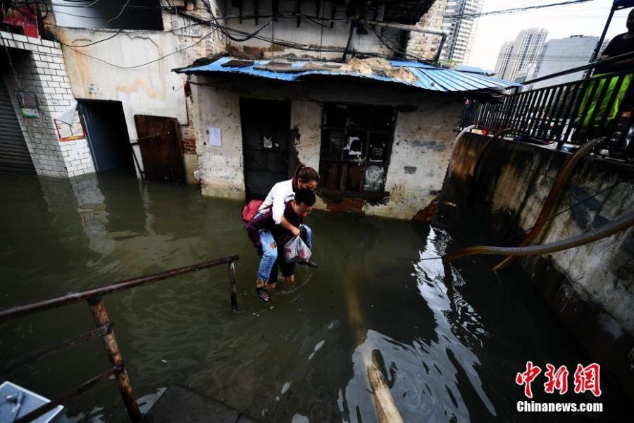 昆明一夜暴雨后进入“看海”模式