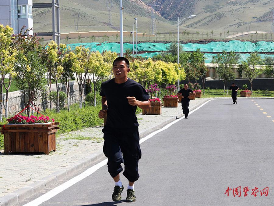 巜一边亲一边摸下奶韩