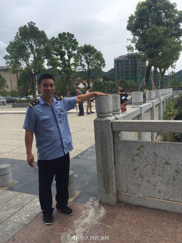 丝袜人妻