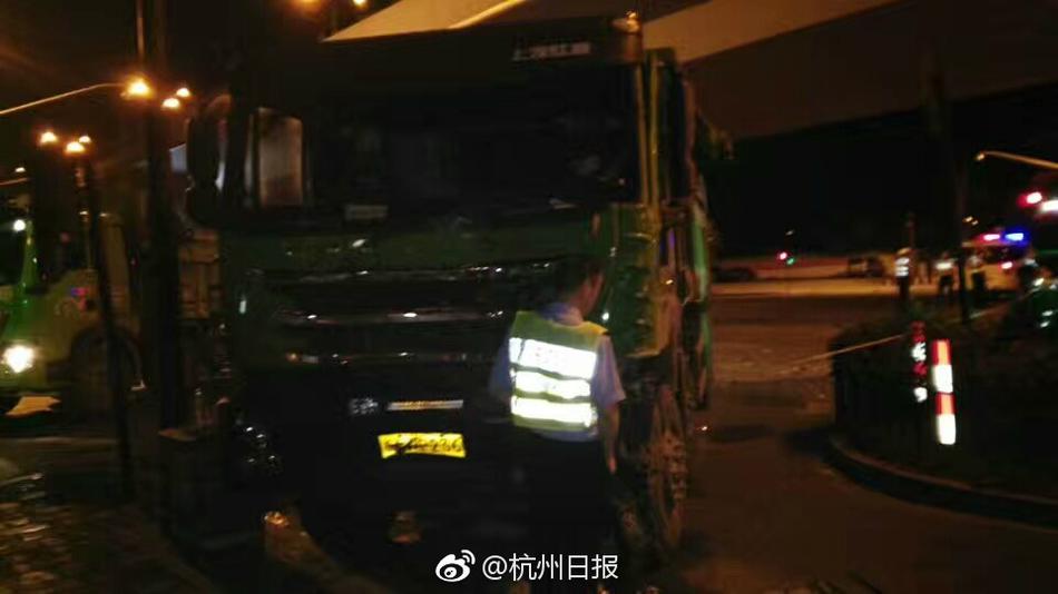 瑶脱了内裤给我