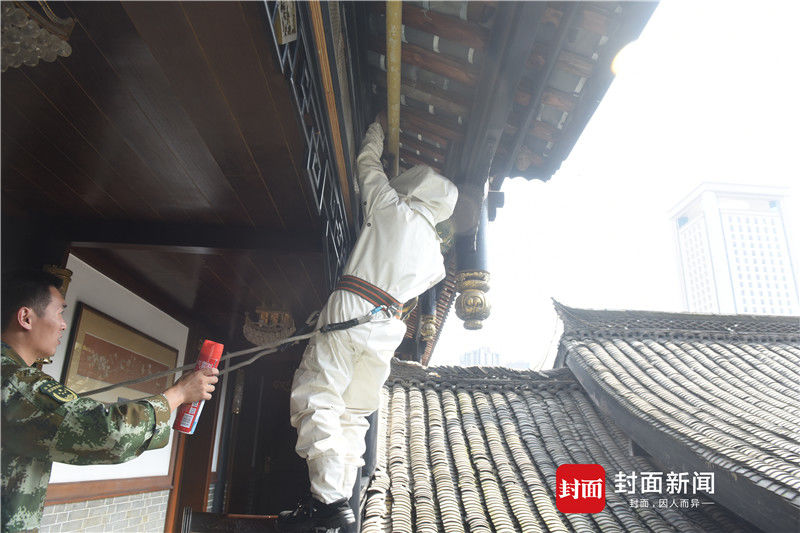 舔鲍乱伦视频