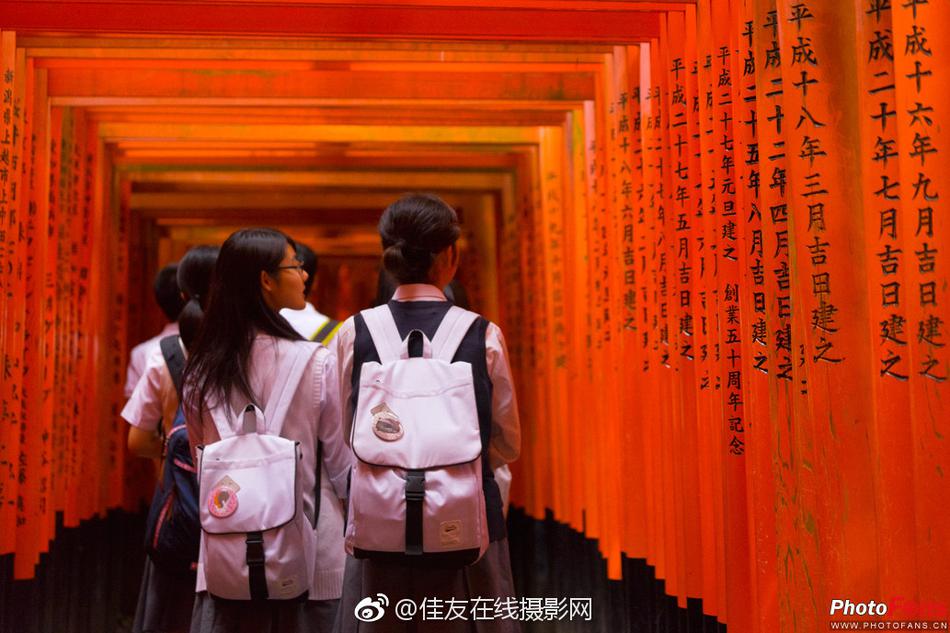 黄色夫妻交换一级片