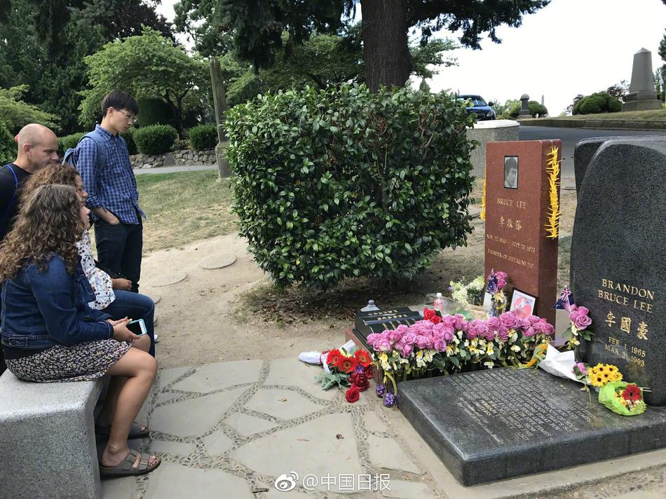 女人张开腿让男人捅