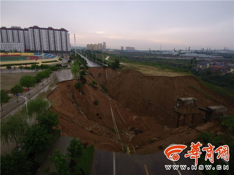 搓澡工喂客人吃J