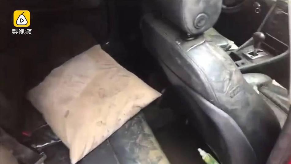 露脸白衣红裙人妻啪啪啪