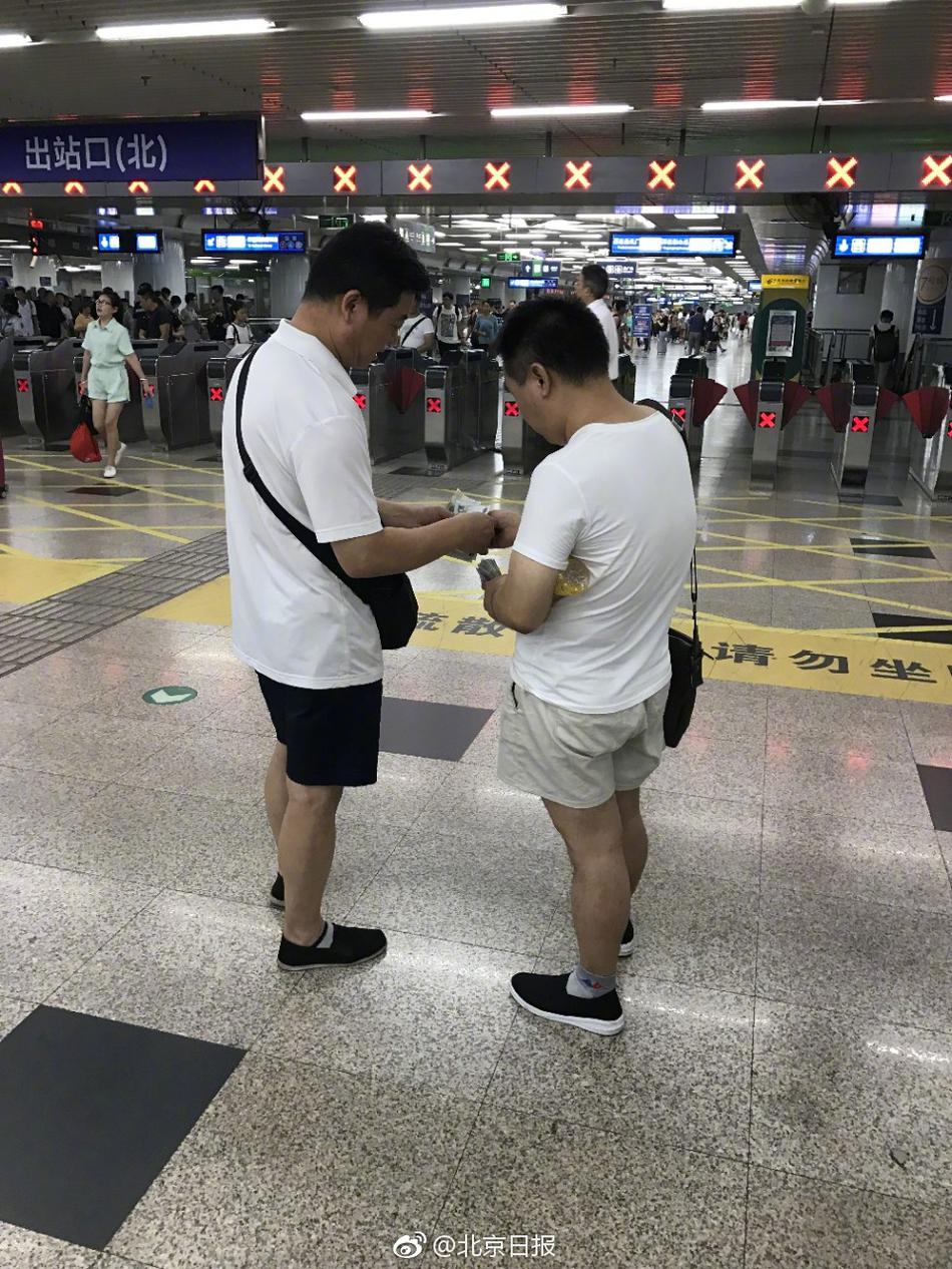 蜜桃国精产品二三三区