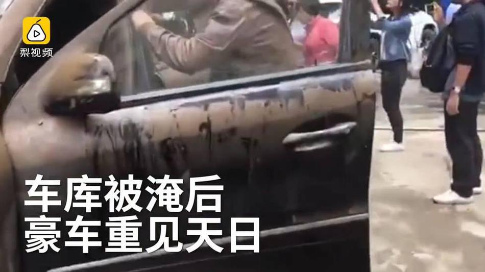 四个女学生的精油按摩