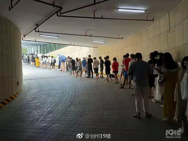 女仆扒开 让客人玩中国