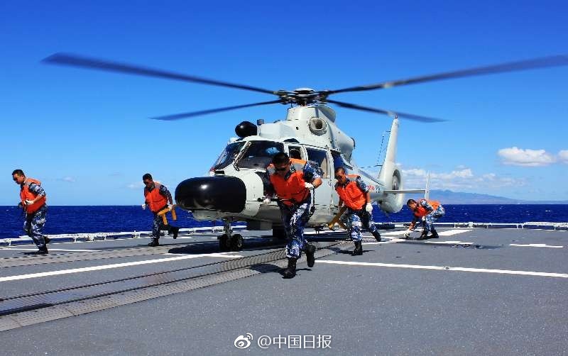 变成隐身人在学校做像素游戏