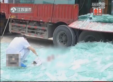脱了她的内裤猛的进去了