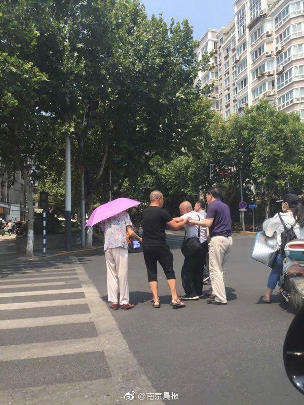 突襲