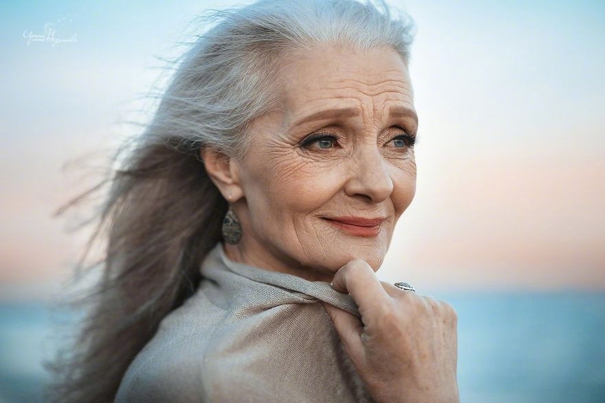 成人 色情美女电车侵犯
