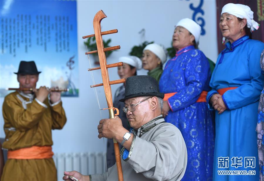 女仆扒开腿秘 让人桶爽的