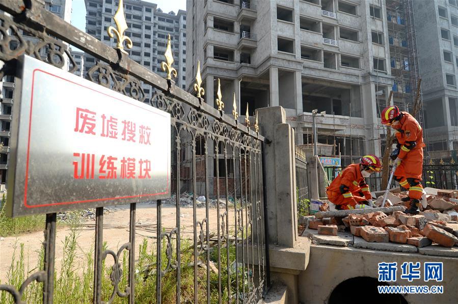 丰满少妇自慰Av黄网