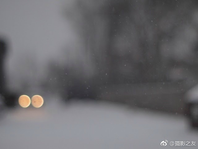 妺妺晚上调教我吃她的白袜脚