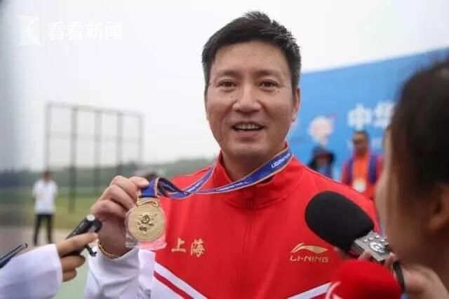 厨房掀起裙子从后面进去文字
