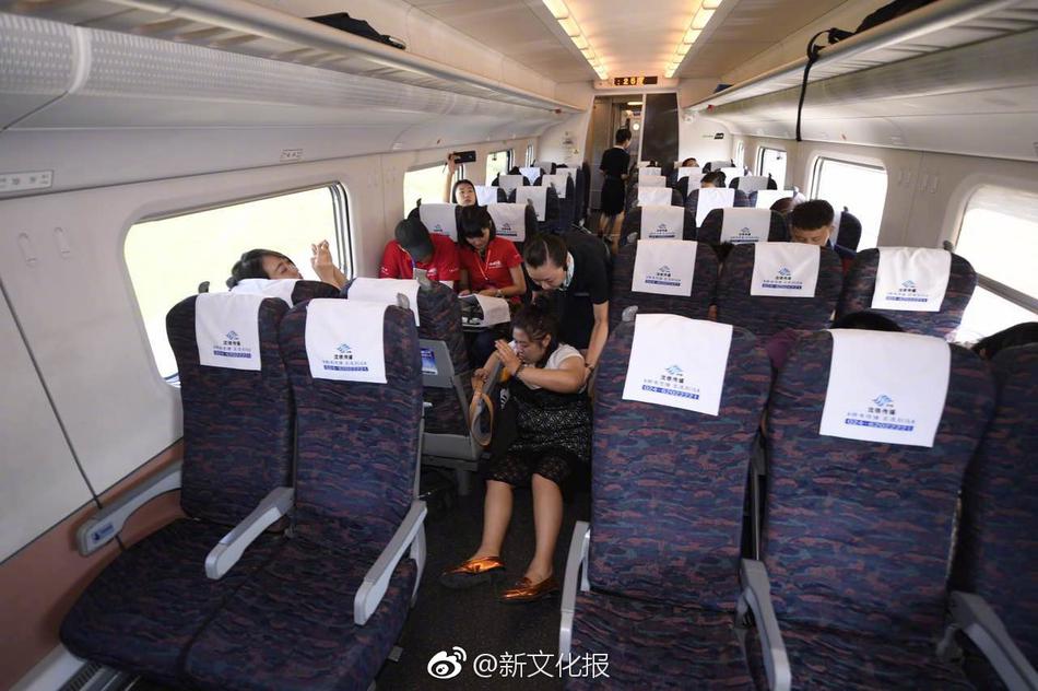 美女免费剃毛三级片