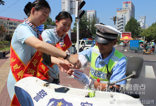 色情大尺度吃奶做爰电影