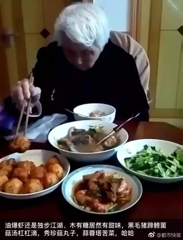 护士脱了精光让人摸秘