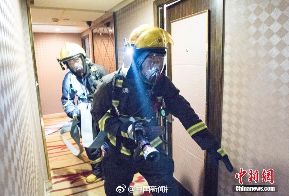 性欧美 肥胖女人操逼视频