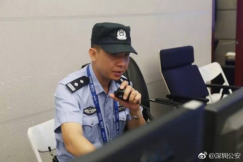 欧美骚逼自慰喷水