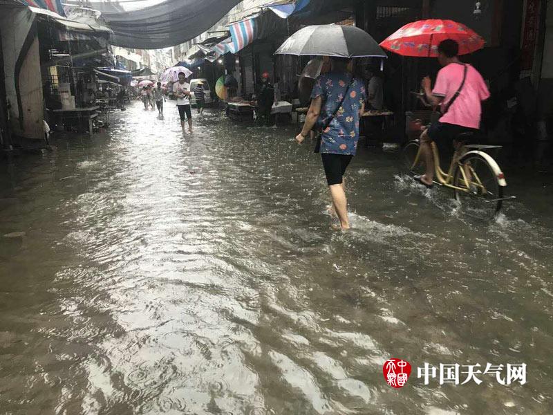揉我胸 啊 嗯
