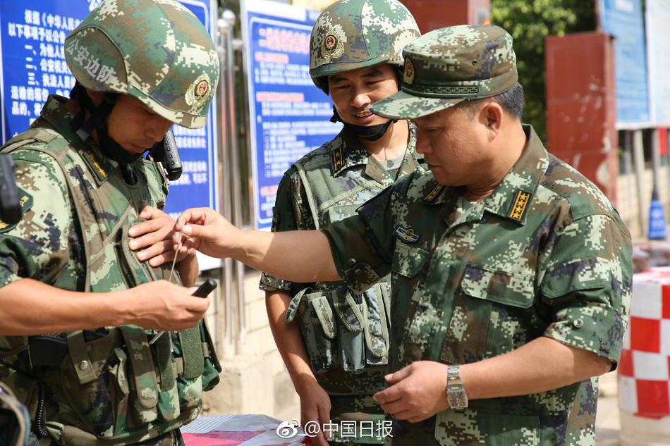 校花扒开 让我   图片