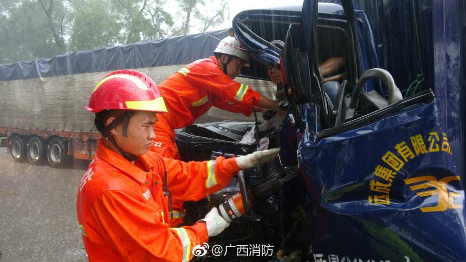 秘书边打电话边被躁H