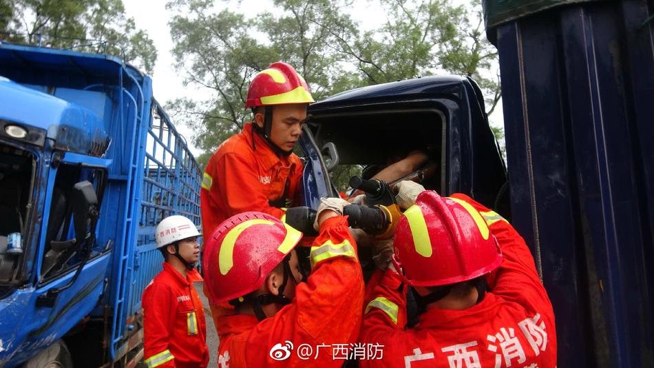 被强硬进入漂亮人妻