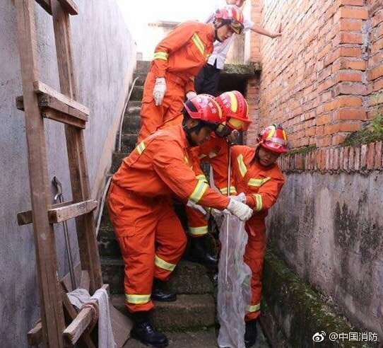 小婕子太紧了进不去