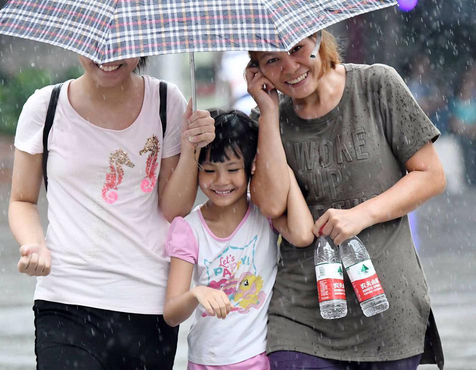 老熟女亚洲女青年金雨电影